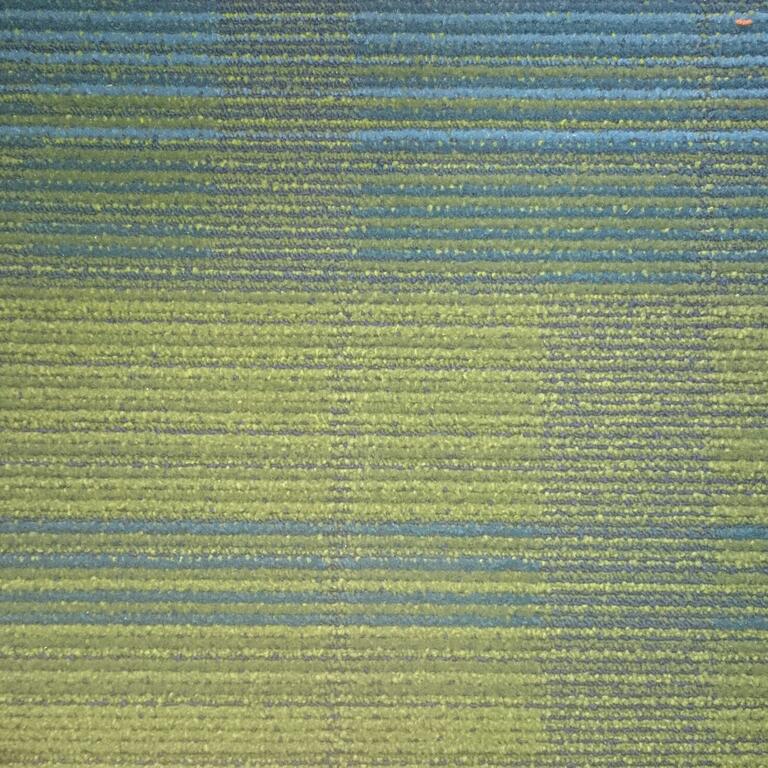 Interface Equilibrium / Bouclé / 50 cm x 50 cm / Green