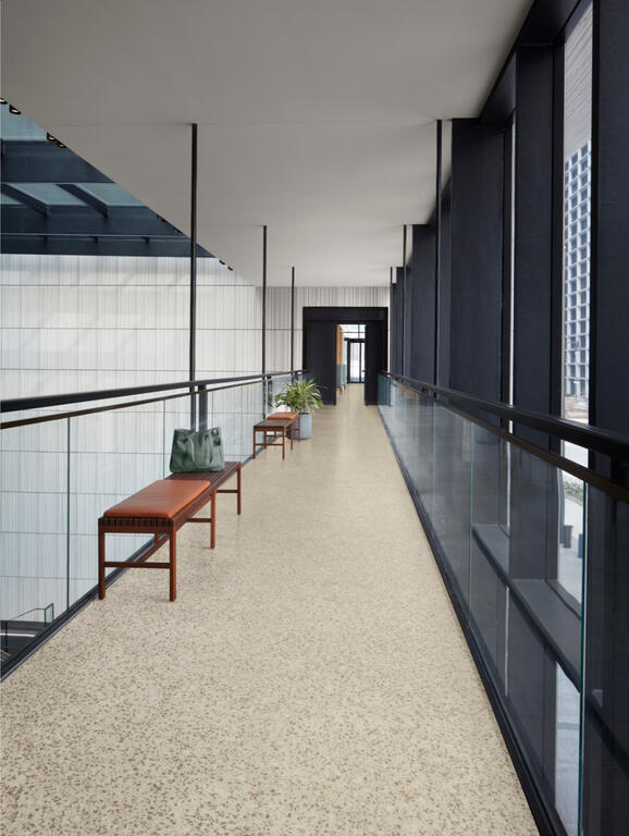 Interface LVT In The Mix Terrazzo PVC / PVC/LVT / 50 cm x 50 cm / Brown, Beige