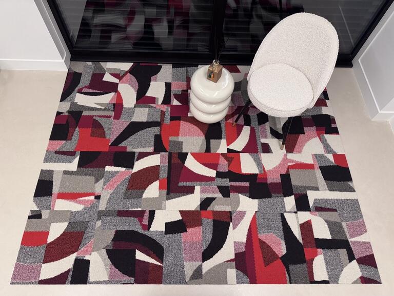 Interface Past Forward / Bouclé / 50 cm x 50 cm / Black, Red, Grey