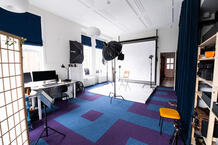 Photo studio in the Batavierhuis in Rotterdam.

Heuga 584 Purple en Heuga 727 Blue